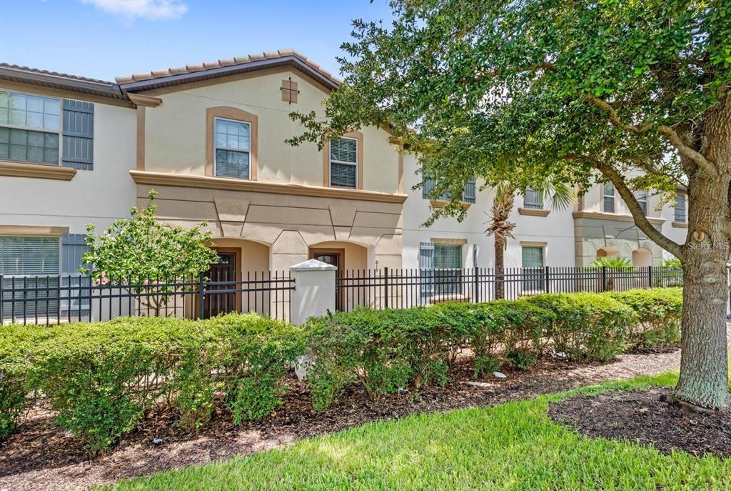 5 bedroom Town house For Sale