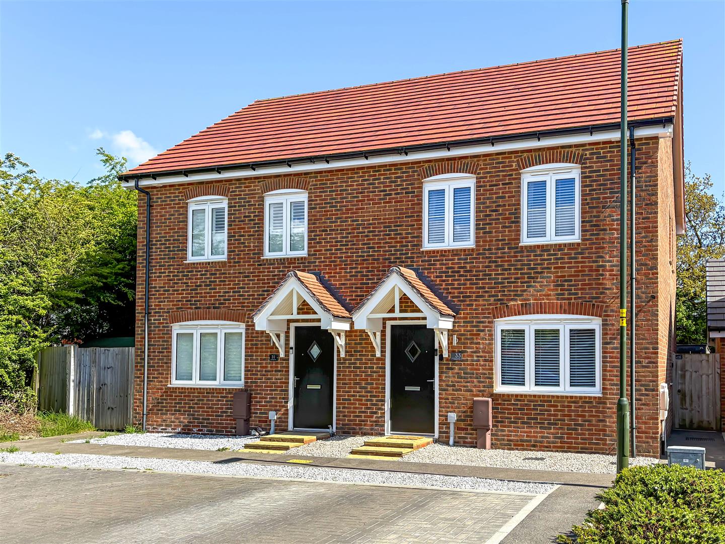 2 bedroom Semi-detached house For Sale
