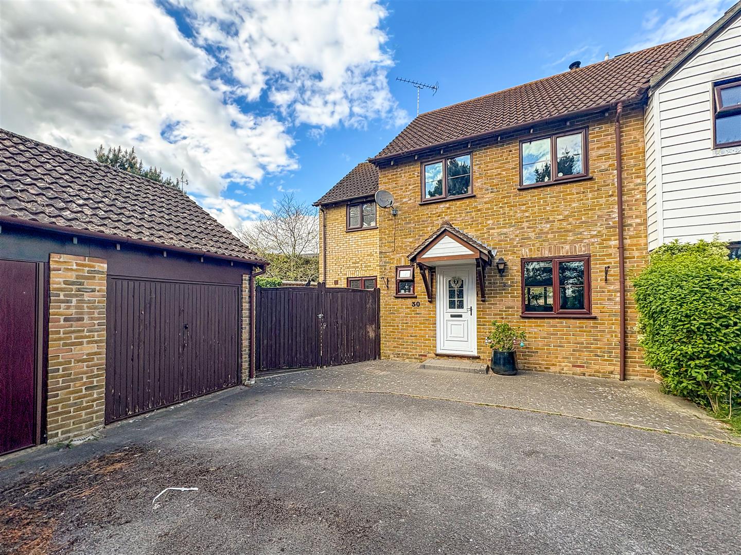 4 bedroom End of terrace house For Sale