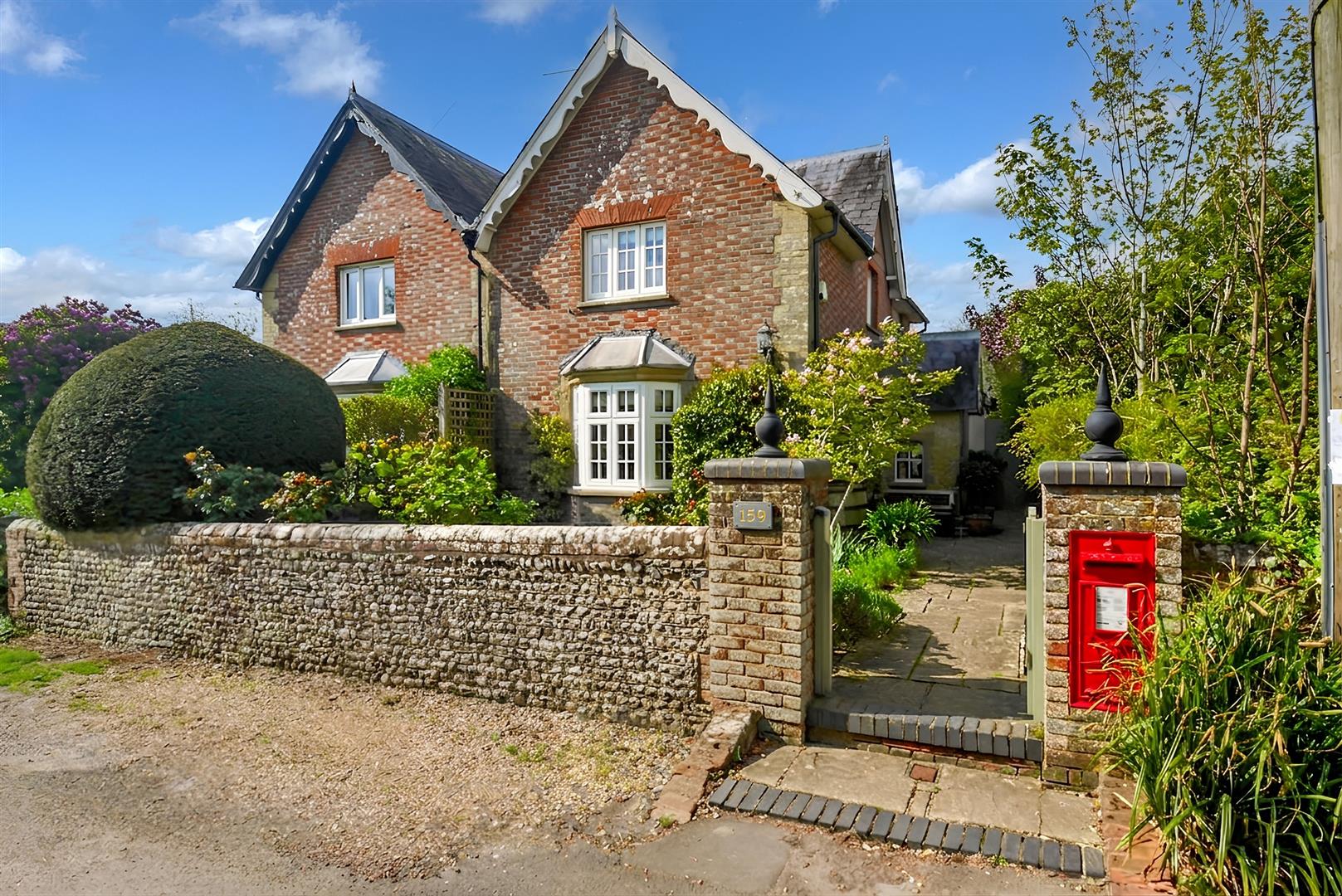 2 bedroom Cottage For Sale