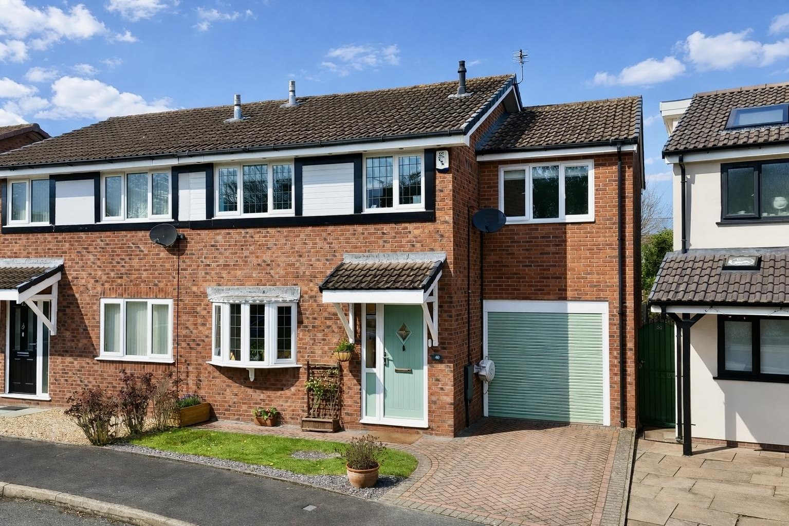 4 bedroom Semi-detached house Under Offer
