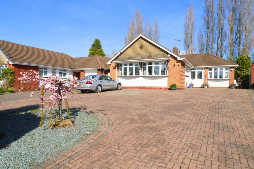 4 bedroom Detached bungalow For Sale