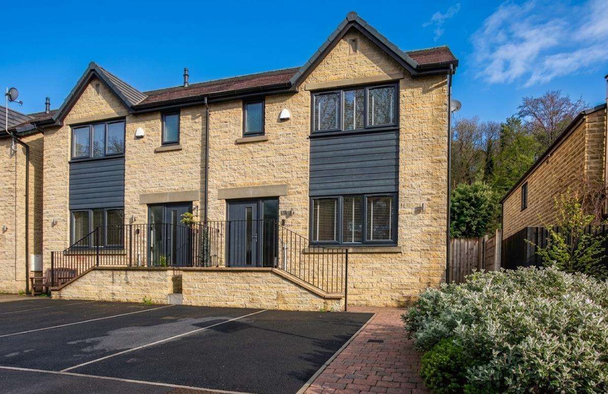 3 bedroom House (unspecified) Under Offer
