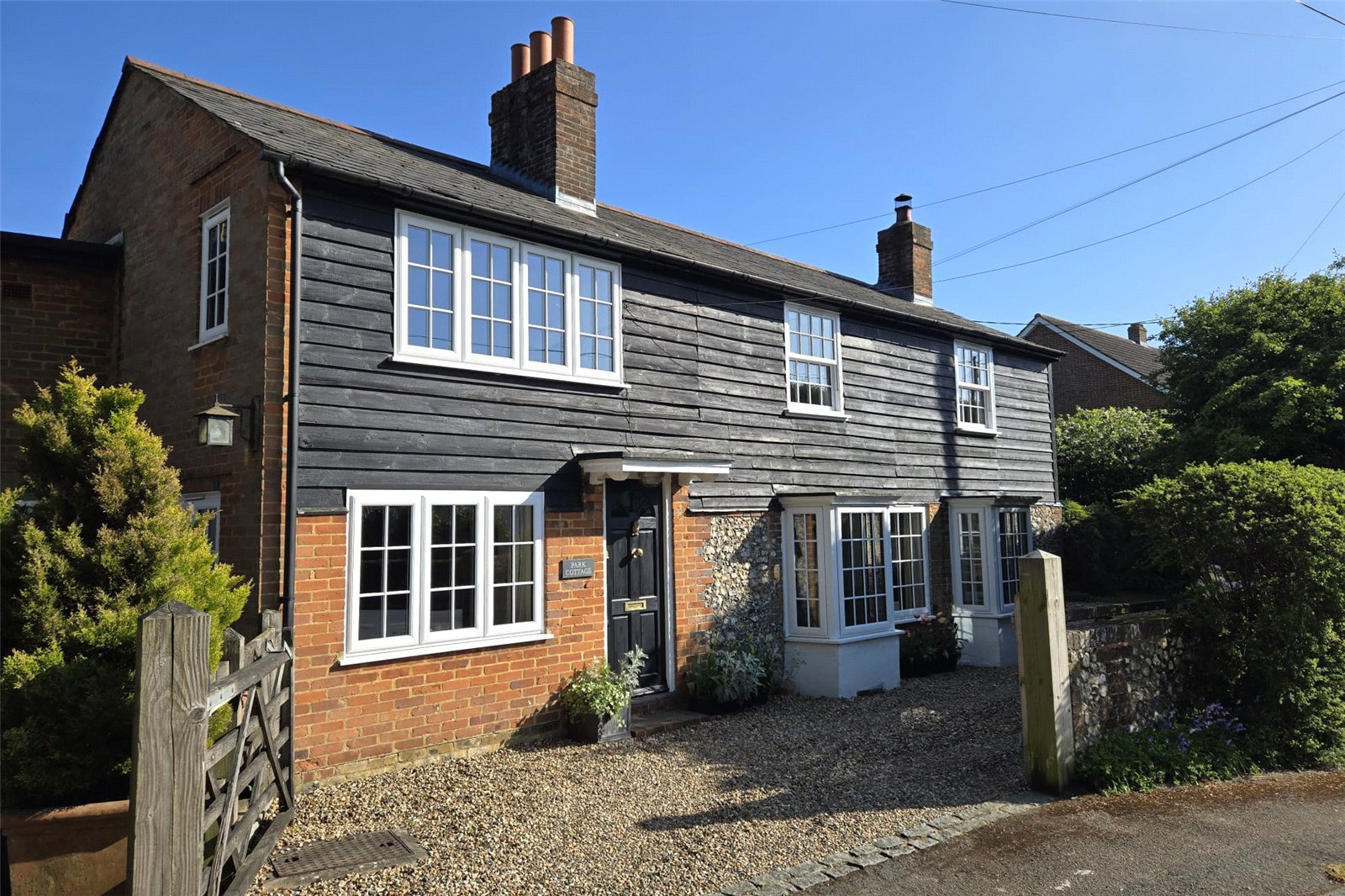 3 bedroom Link detached house Under Offer