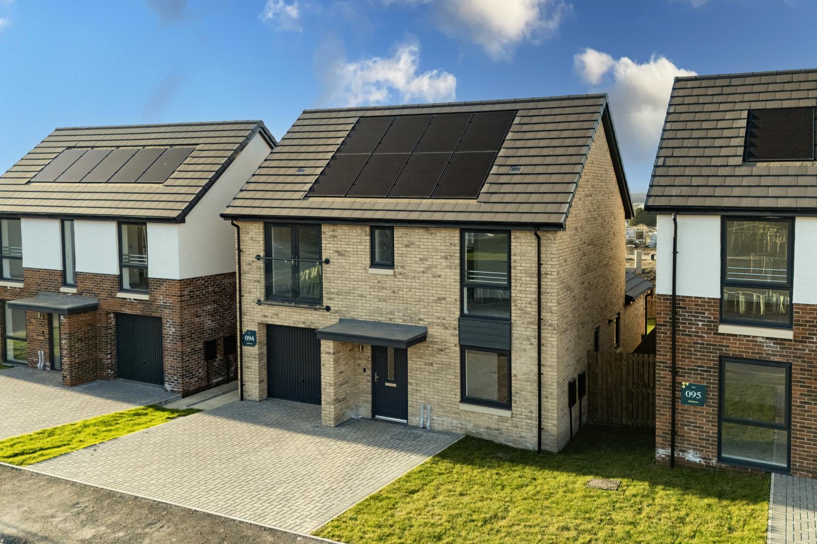 3 bedroom Detached house For Sale