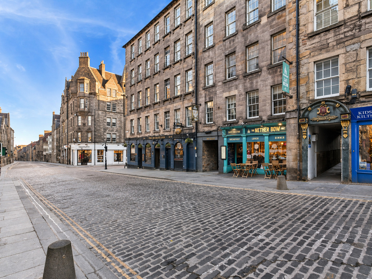 4 bedroom Flat To Let