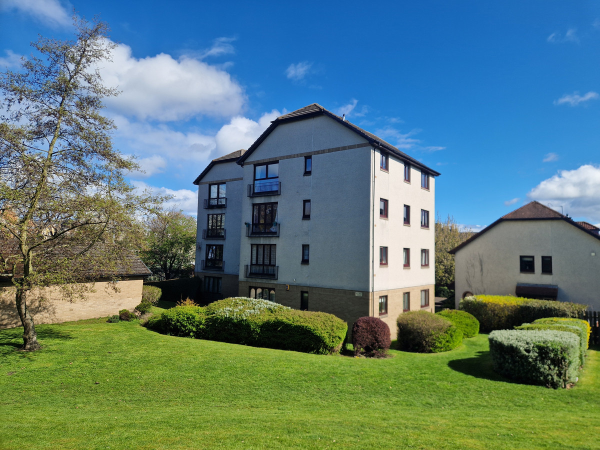 2 bedroom Flat To Let