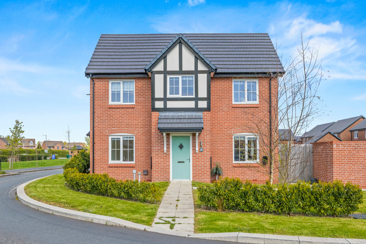 3 bedroom Semi-detached house For Sale