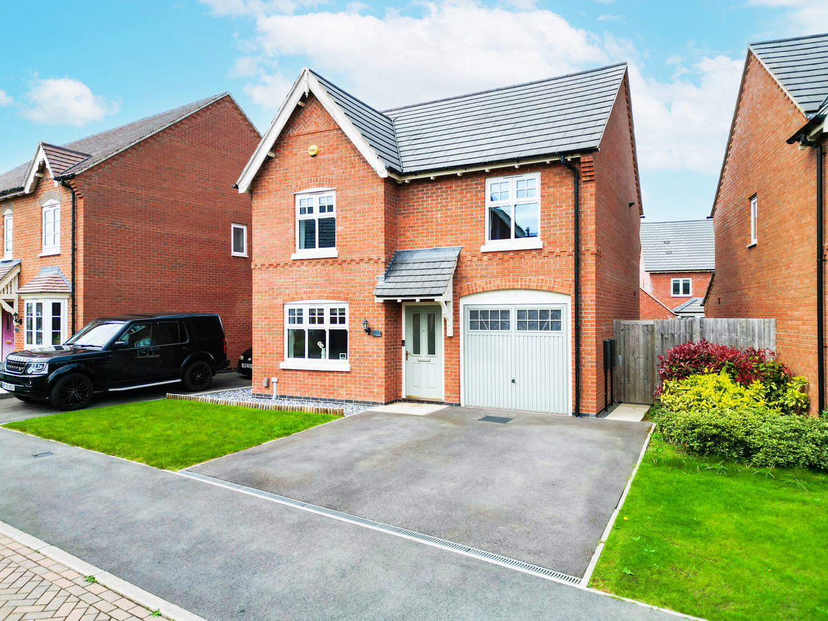 3 bedroom Detached house For Sale