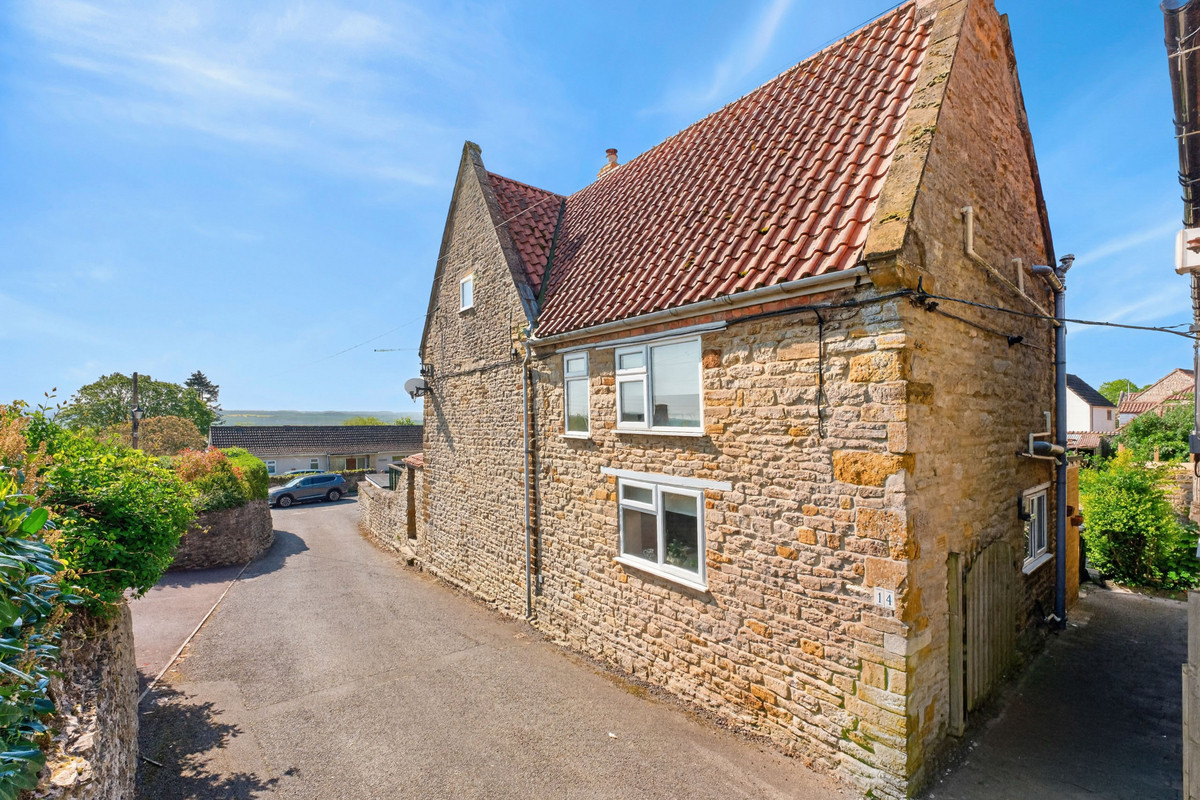 3 bedroom Stone House For Sale