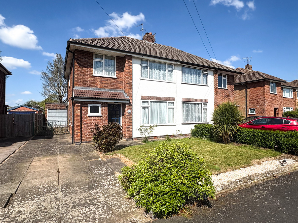 3 bedroom Semi-detached house For Sale