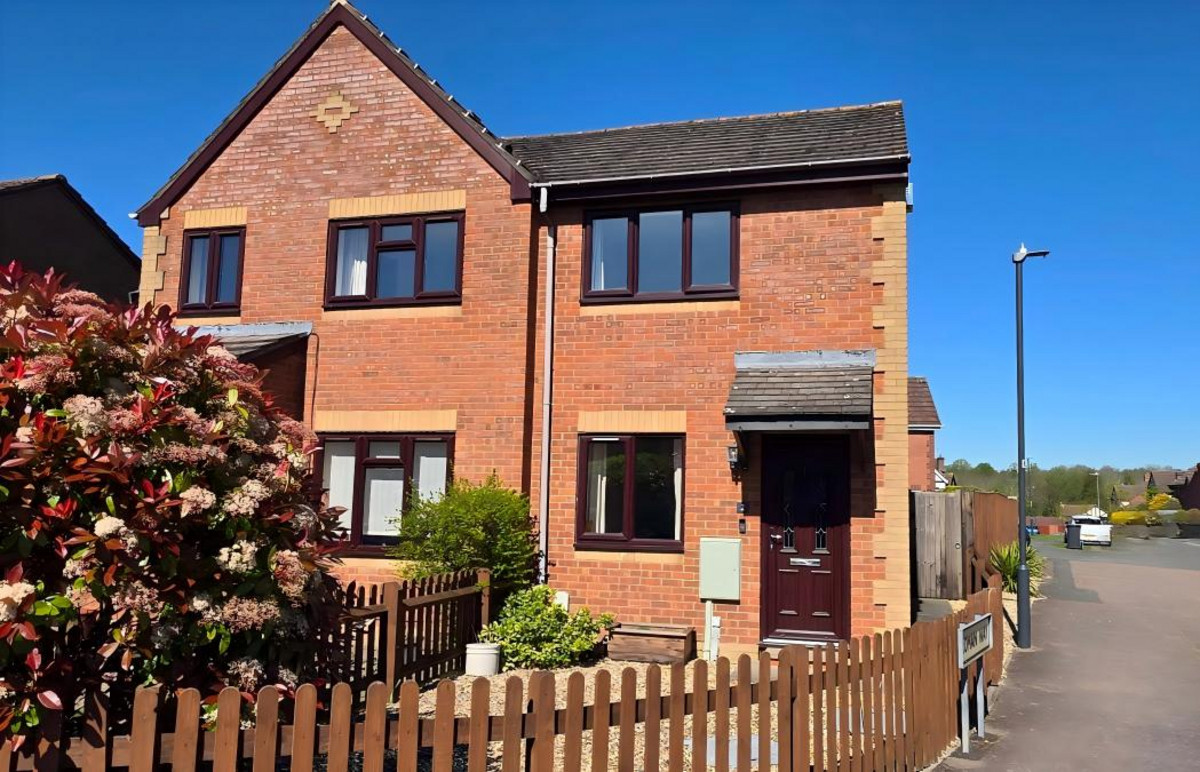 2 bedroom House (unspecified) For Sale