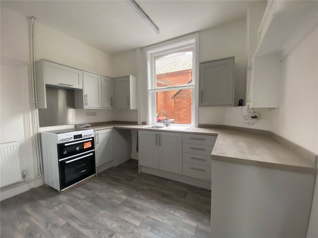 3 bedroom Semi-detached house Let