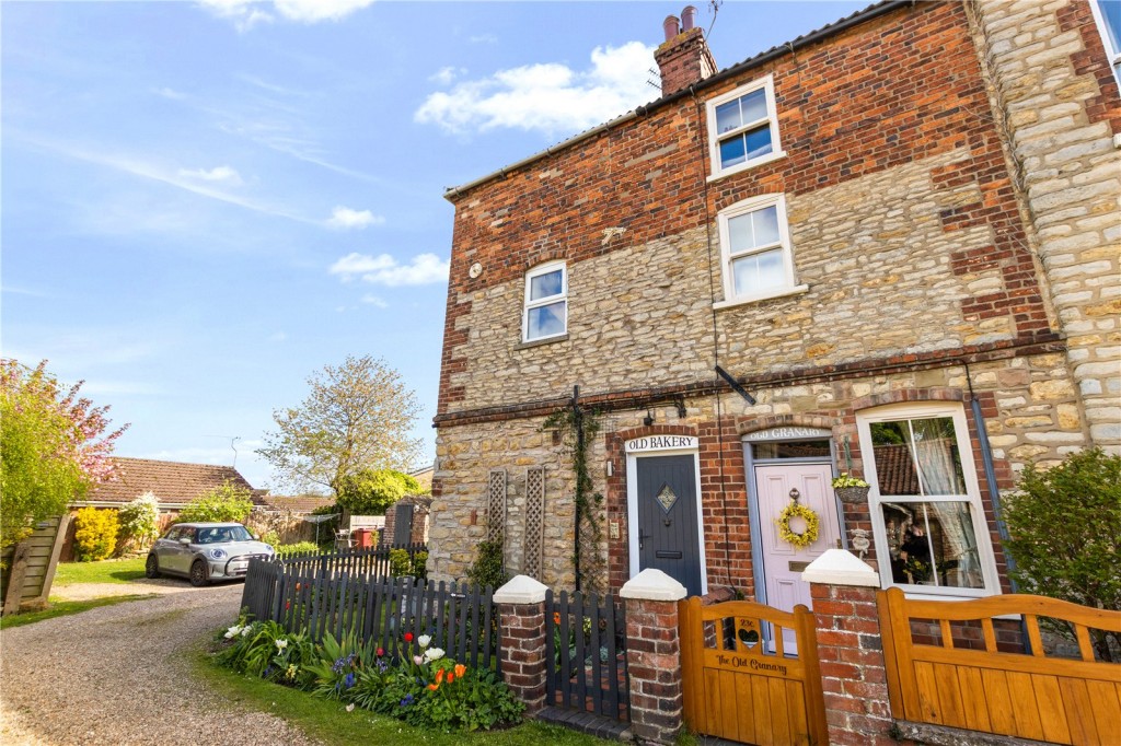 3 bedroom Cottage For Sale
