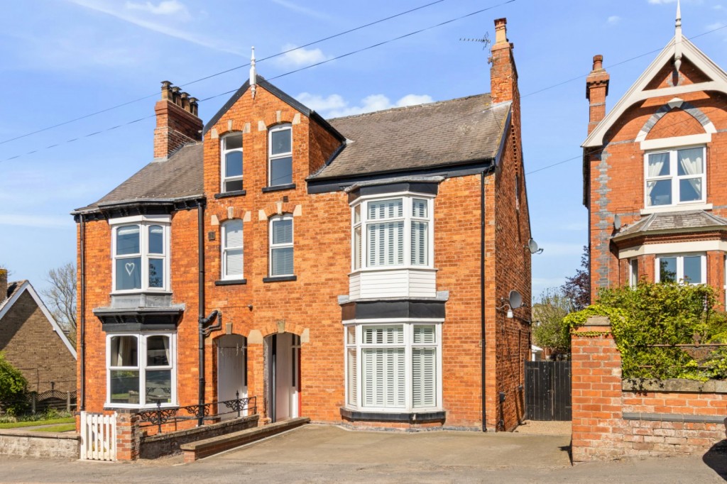 4 bedroom Semi-detached house For Sale