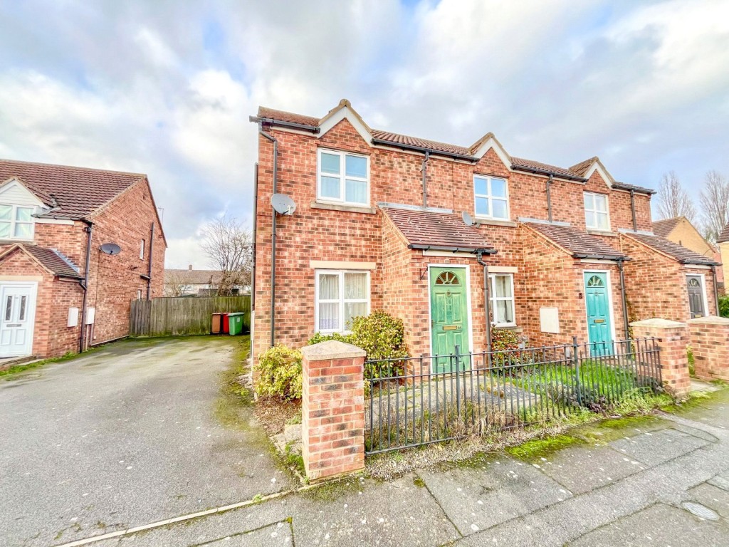 2 bedroom Semi-detached house For Sale
