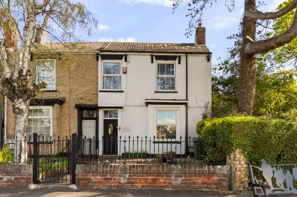 4 bedroom Cottage For Sale