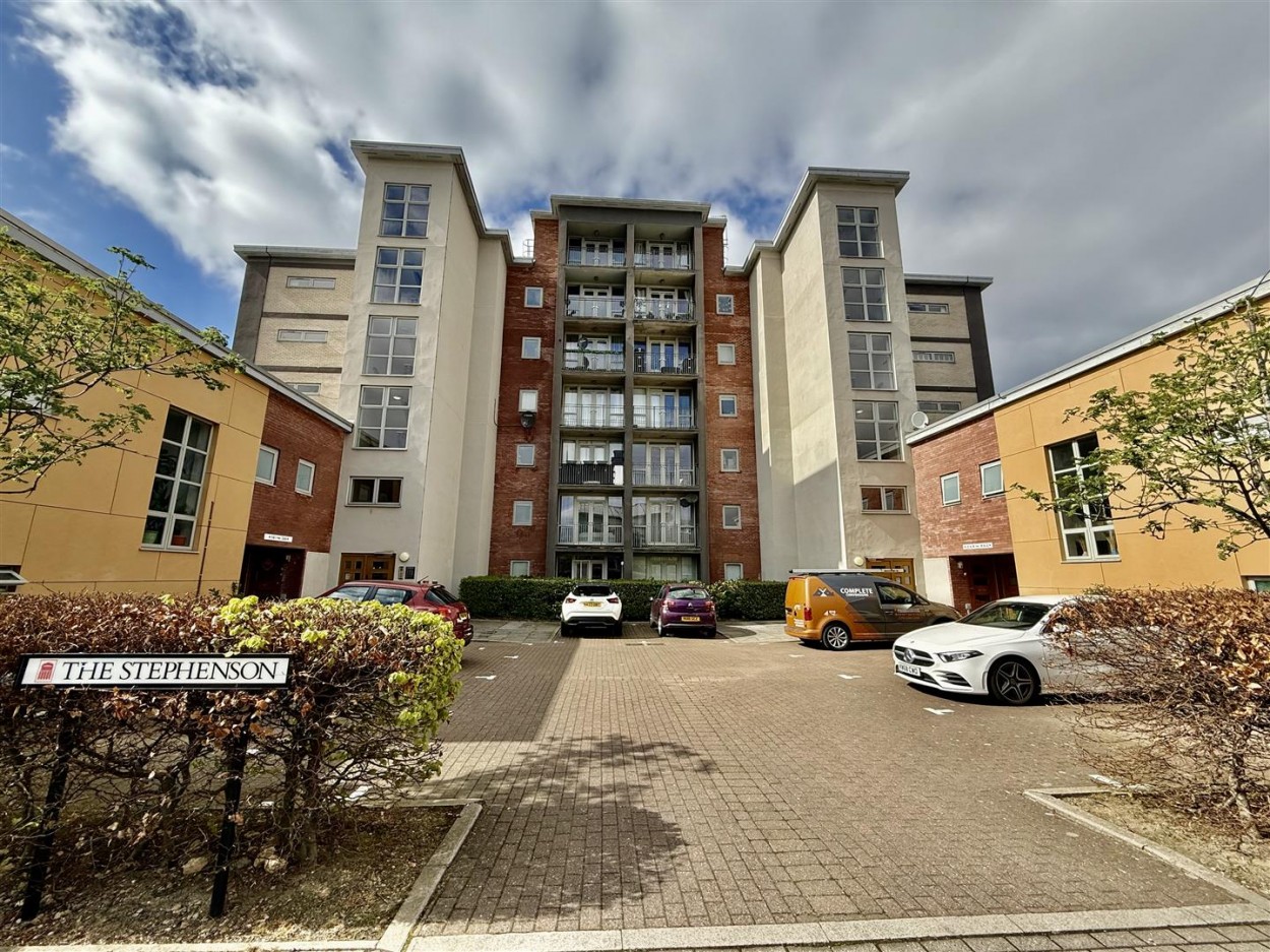 2 bedroom Apartment For Sale