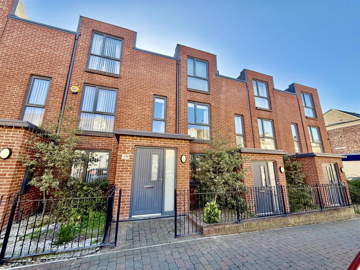 3 bedroom Terraced bungalow For Sale