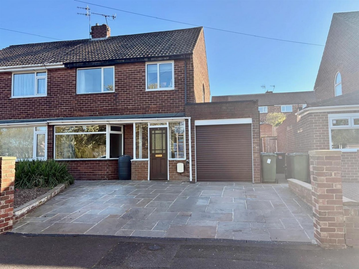 3 bedroom Detached house Under Offer
