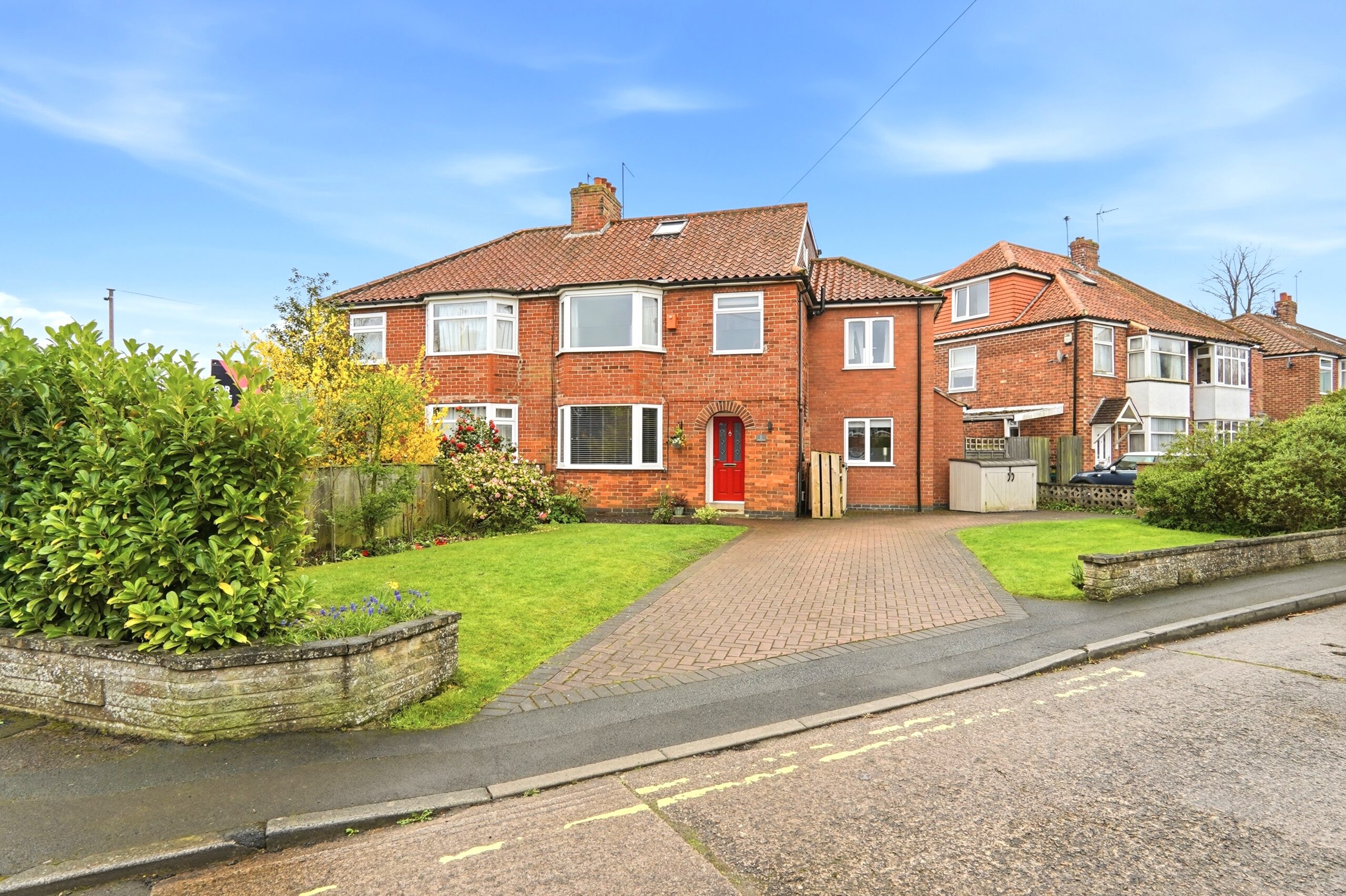 5 bedroom Semi-detached house Under Offer