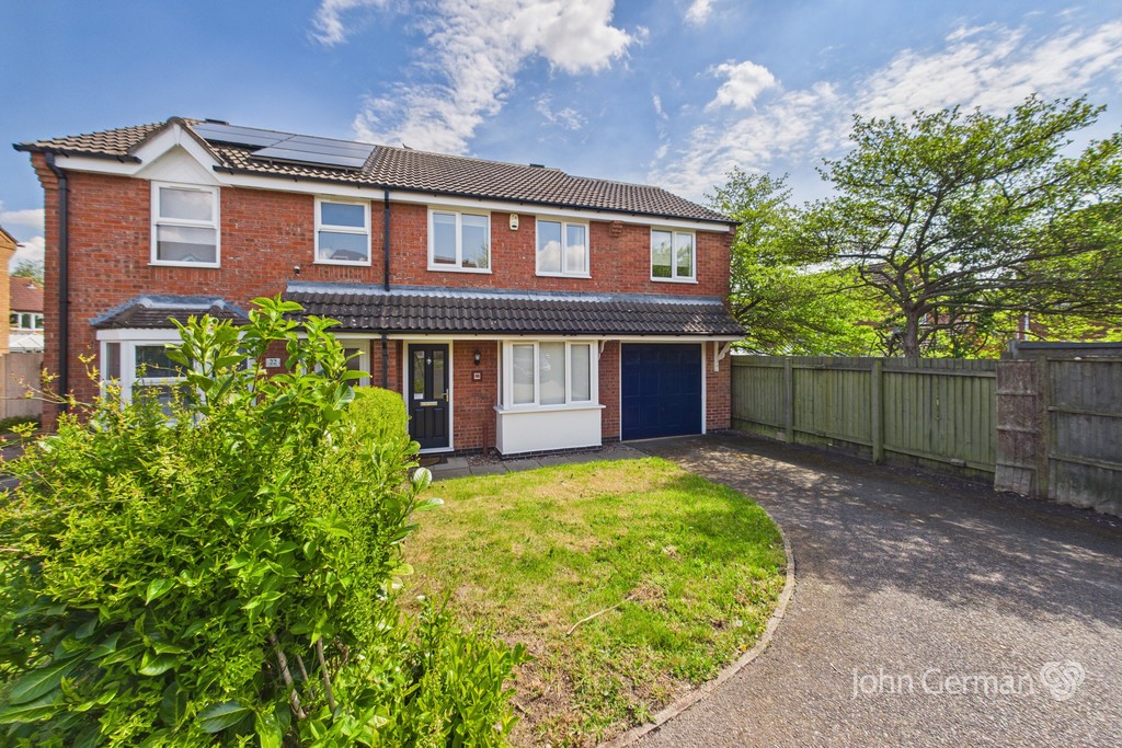 4 bedroom Semi-detached house For Sale