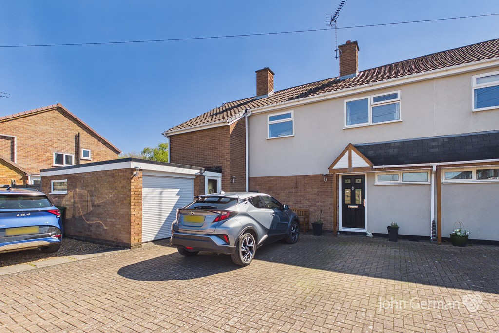 3 bedroom Semi-detached house For Sale