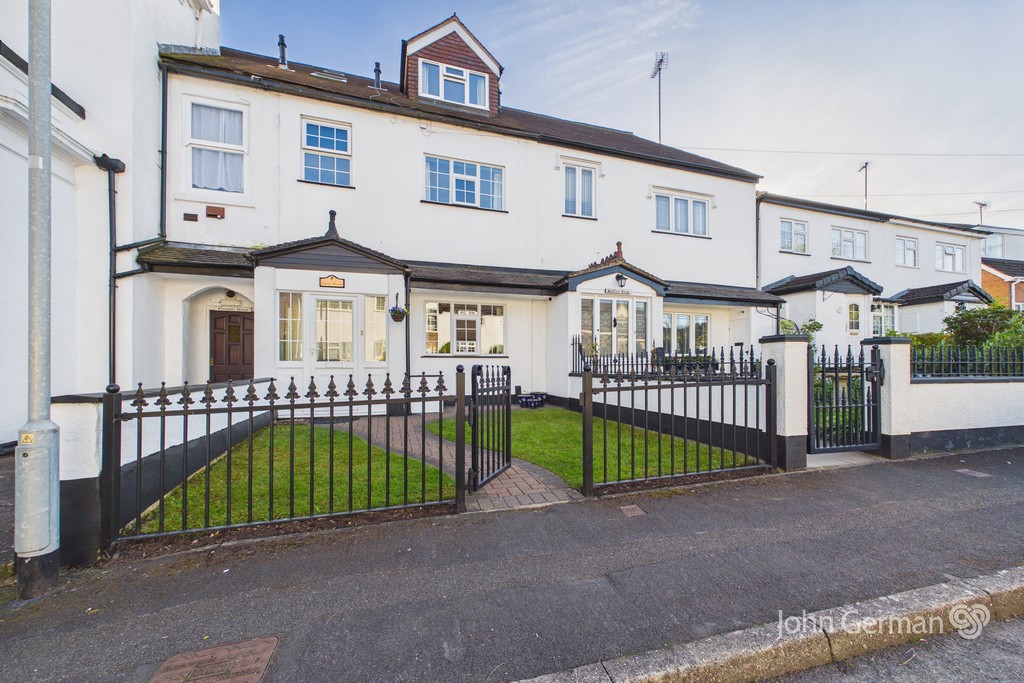 5 bedroom  For Sale