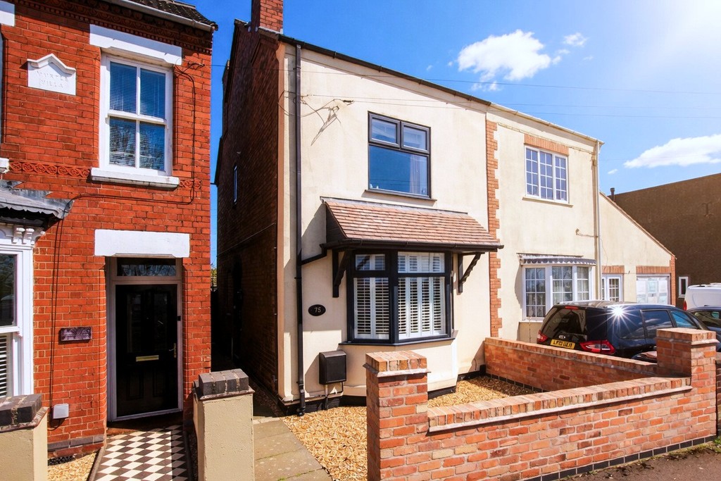 2 bedroom Semi-detached house For Sale