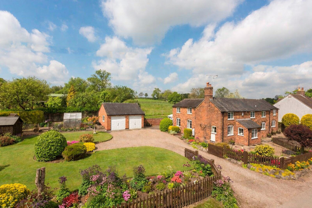 4 bedroom Cottage For Sale