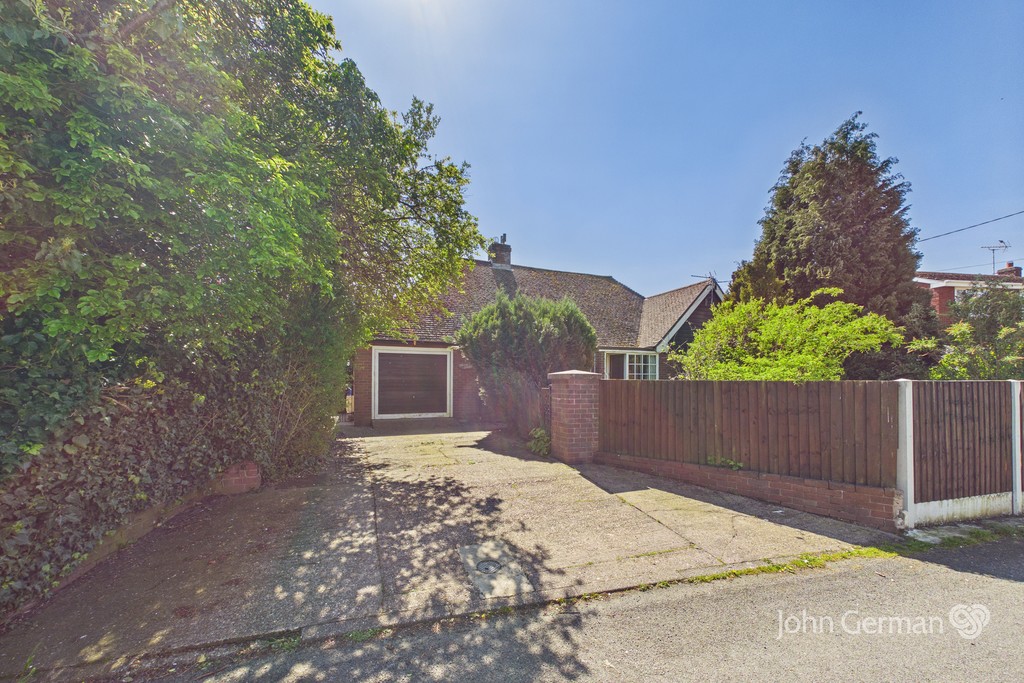 2 bedroom Detached house For Sale
