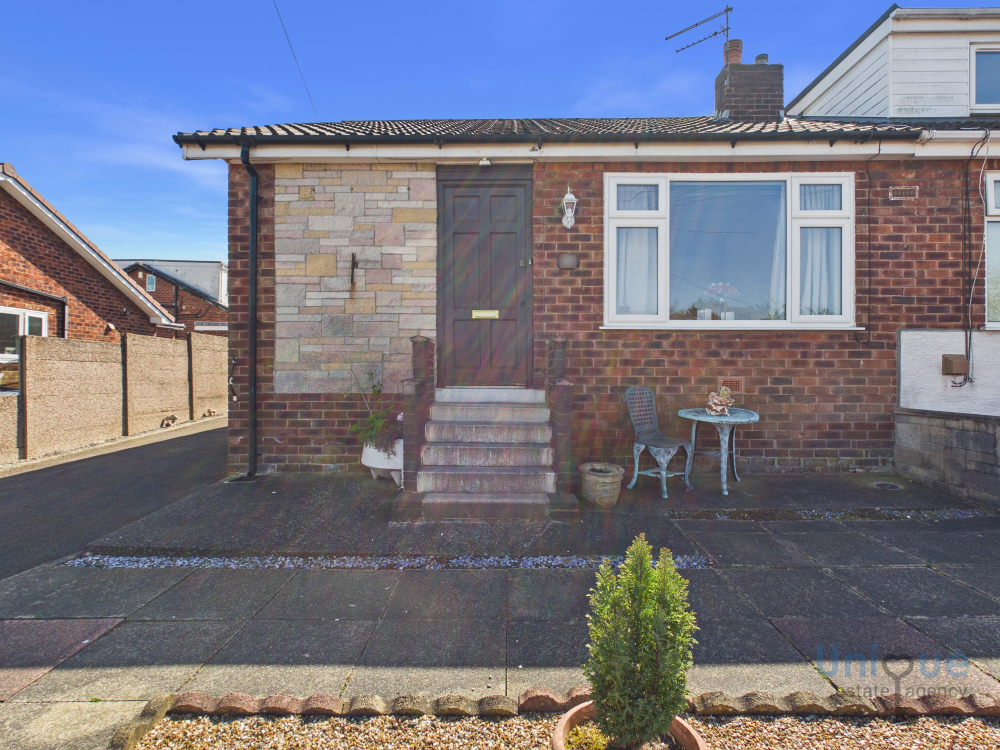2 bedroom Detached bungalow For Sale