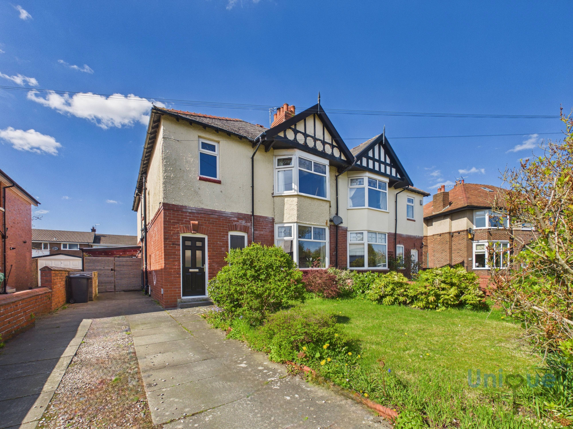 5 bedroom Semi-detached house For Sale
