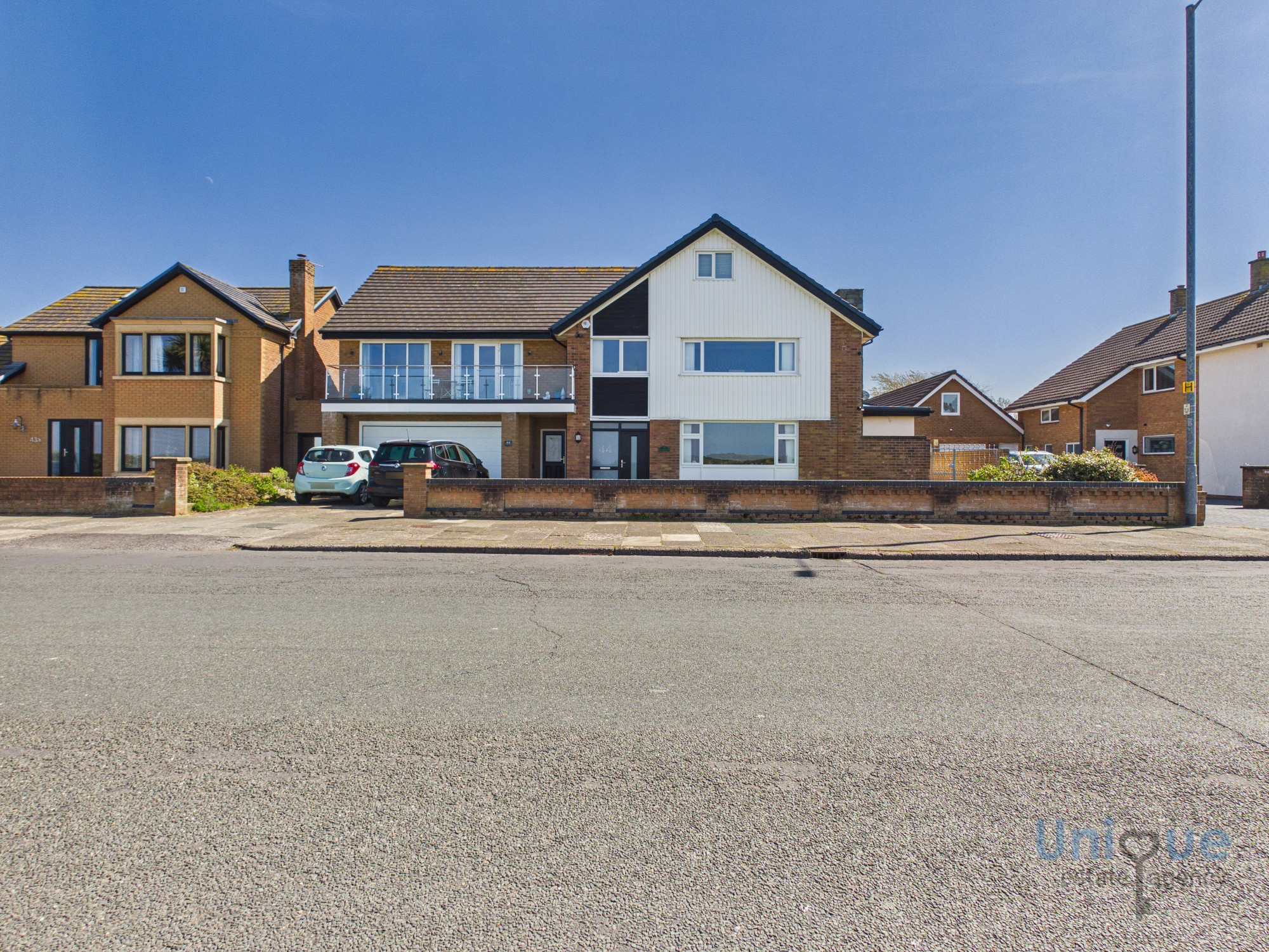 6 bedroom Link detached house For Sale