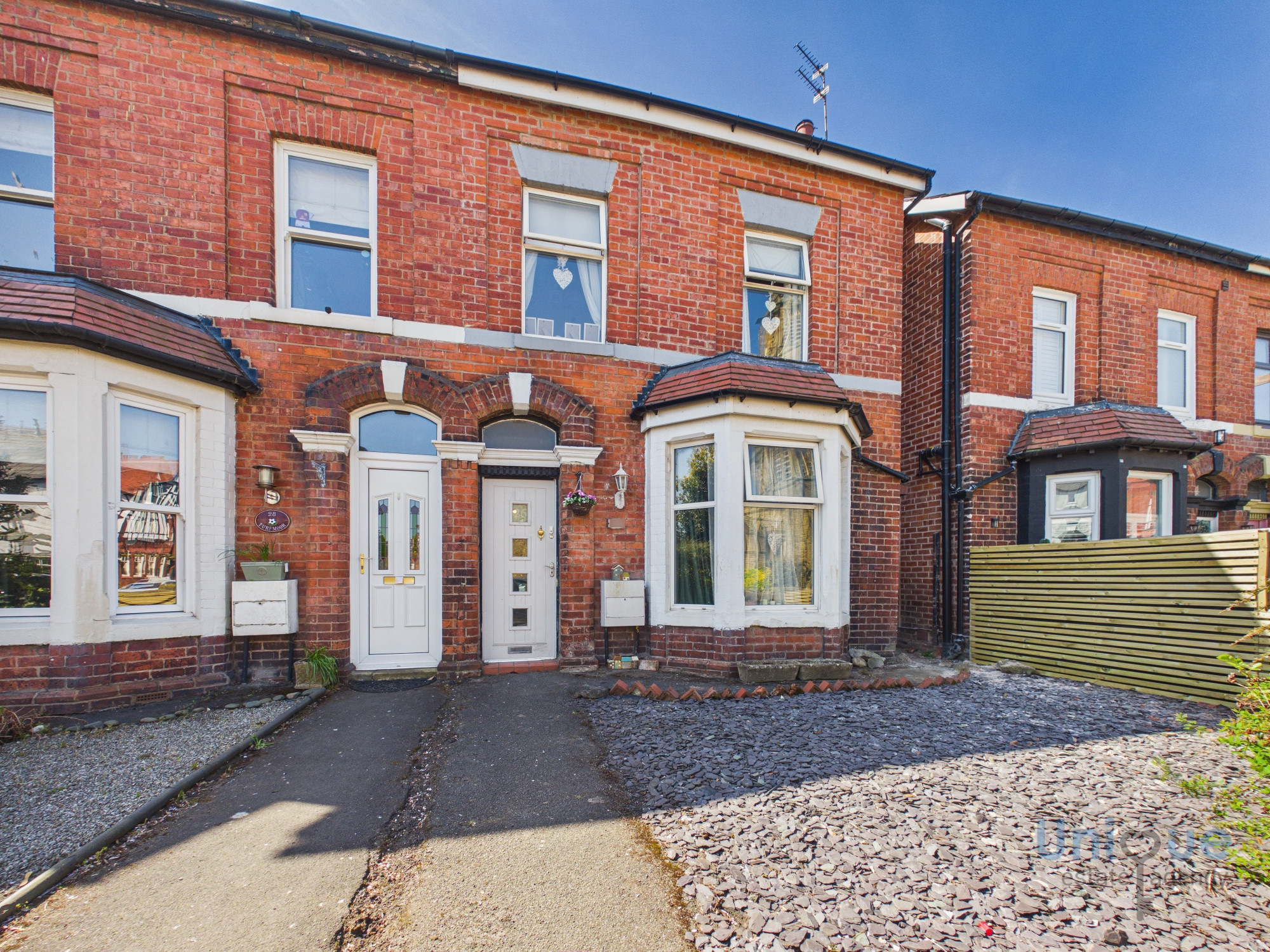 4 bedroom Semi-detached house Under Offer