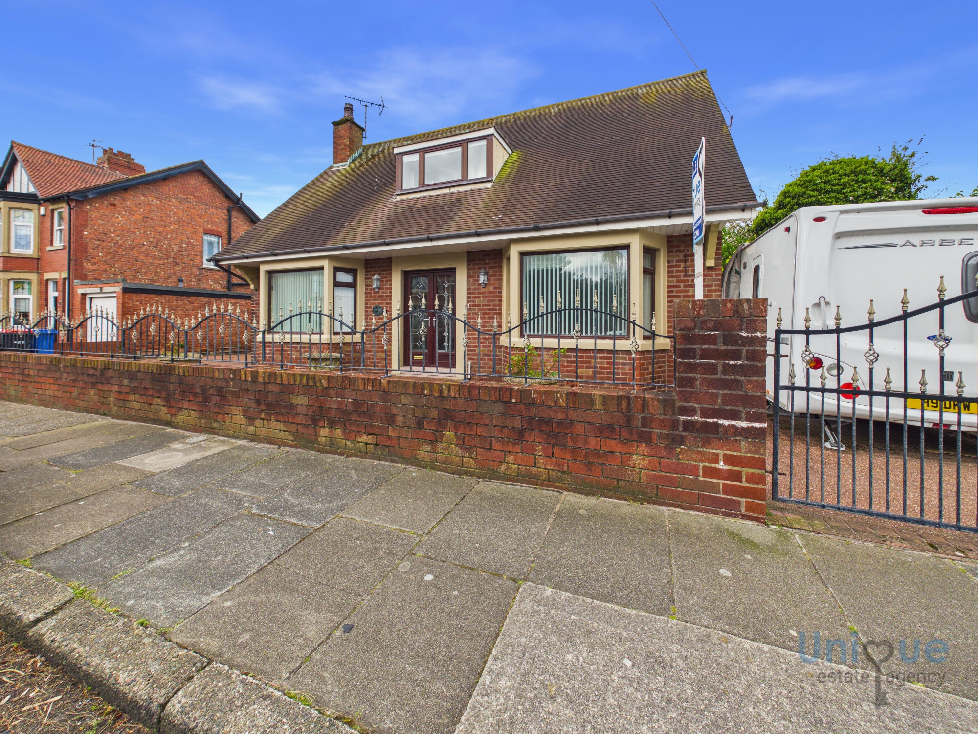 3 bedroom Detached house For Sale