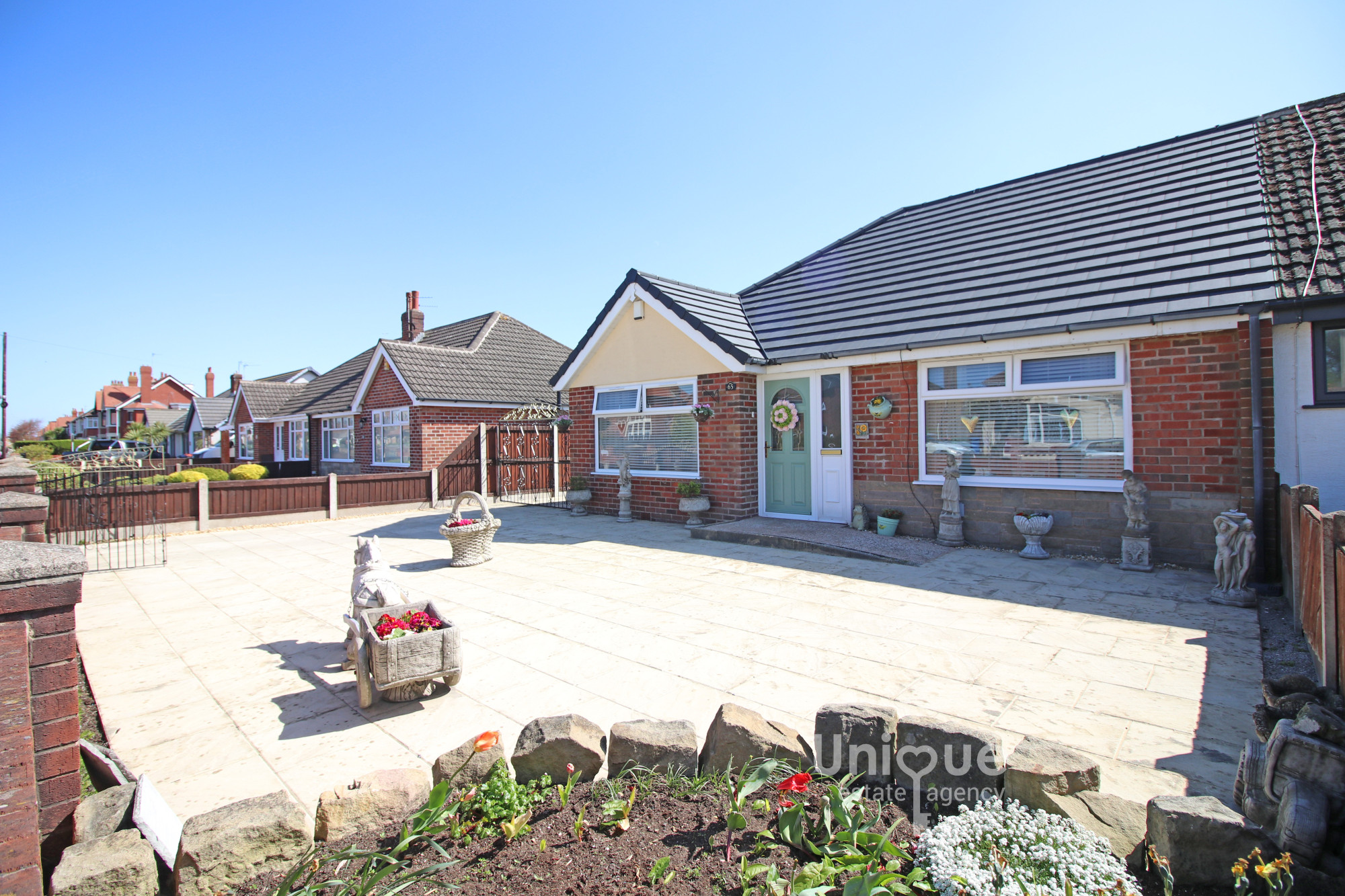 3 bedroom Link detached house For Sale