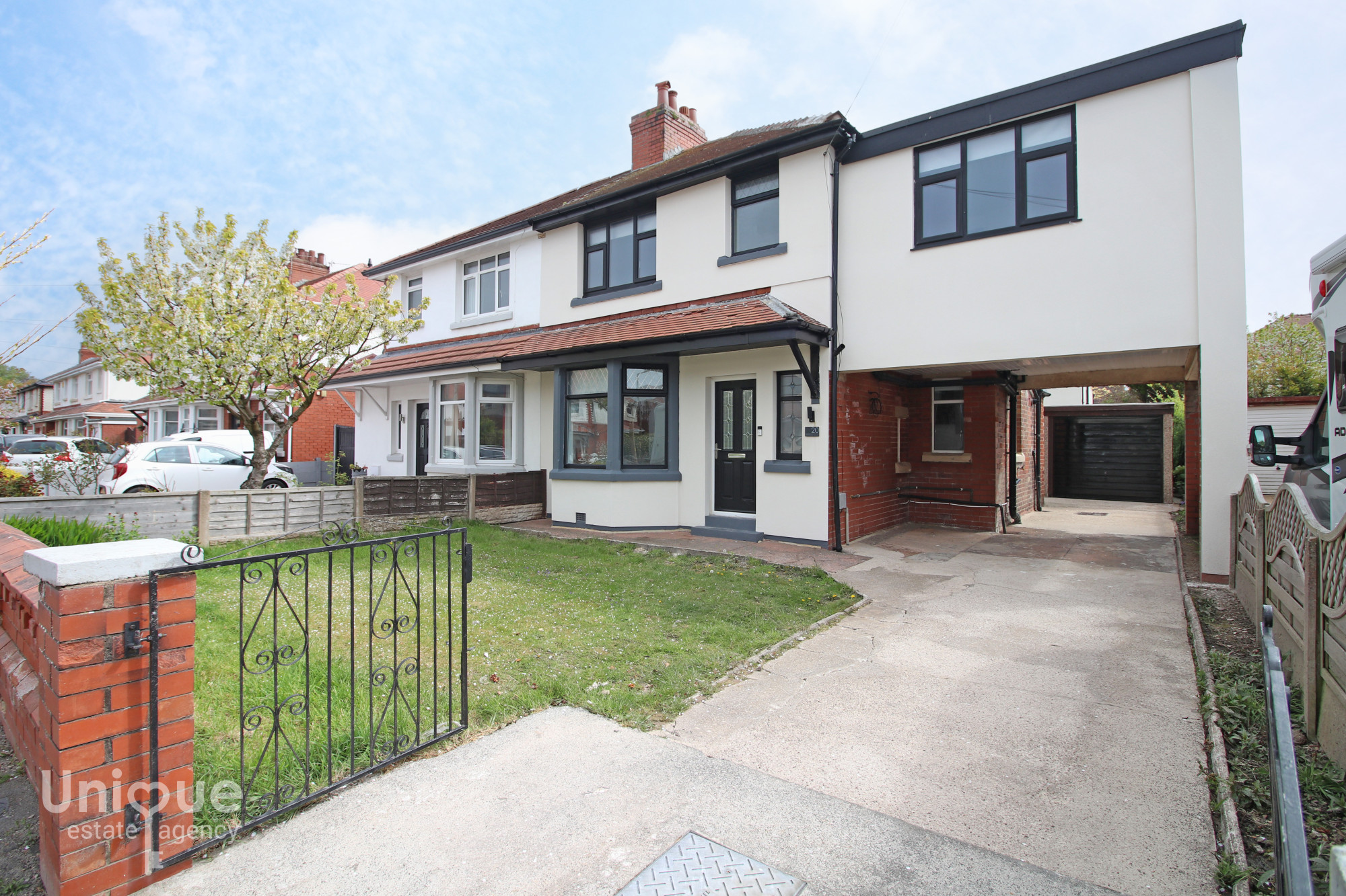 4 bedroom Semi-detached house For Sale