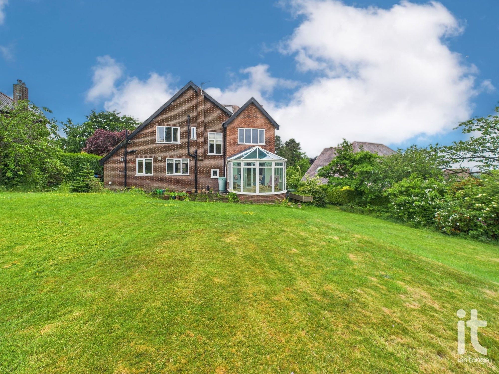 4 bedroom Detached house Under Offer