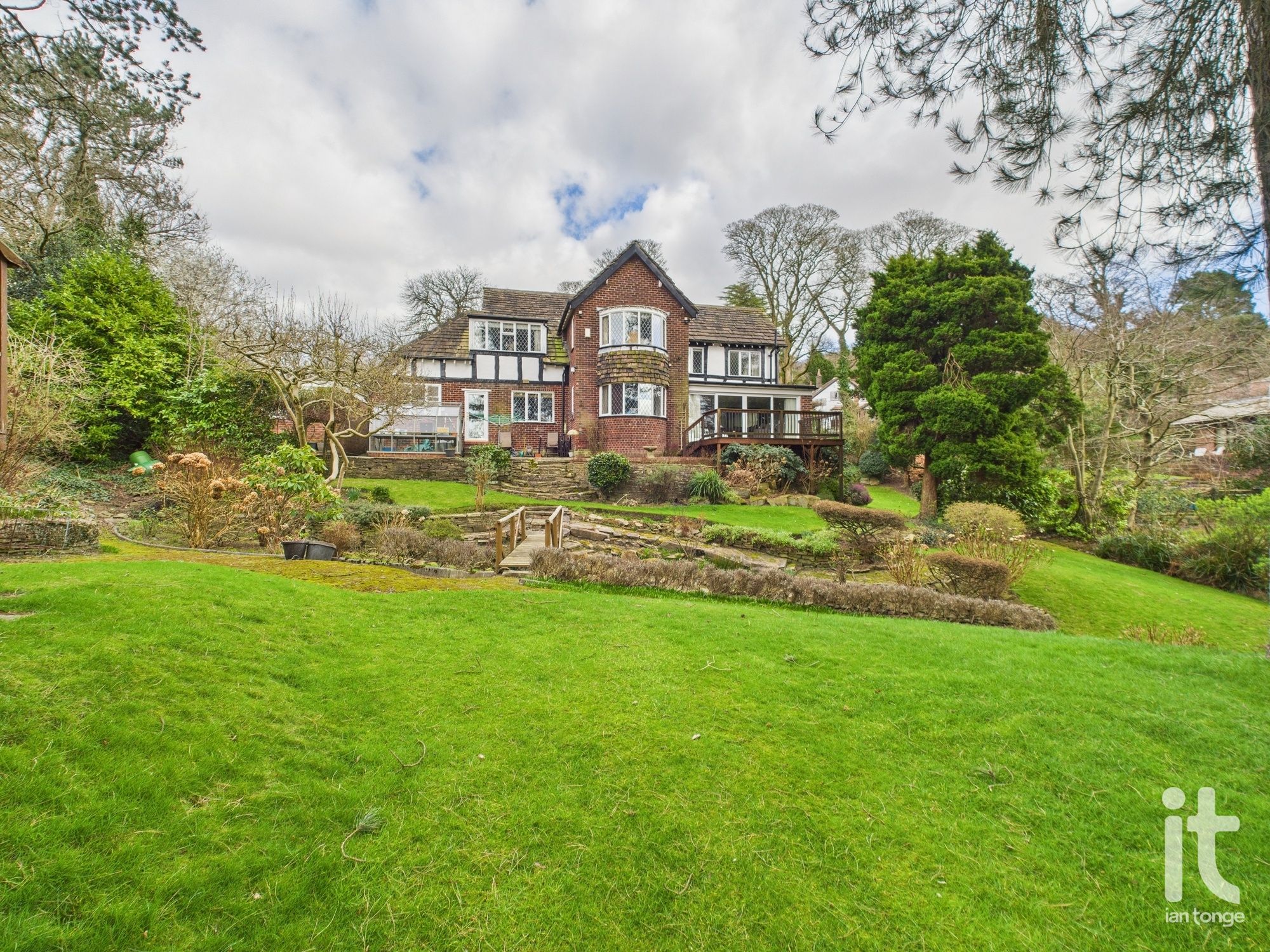 4 bedroom Detached house Under Offer