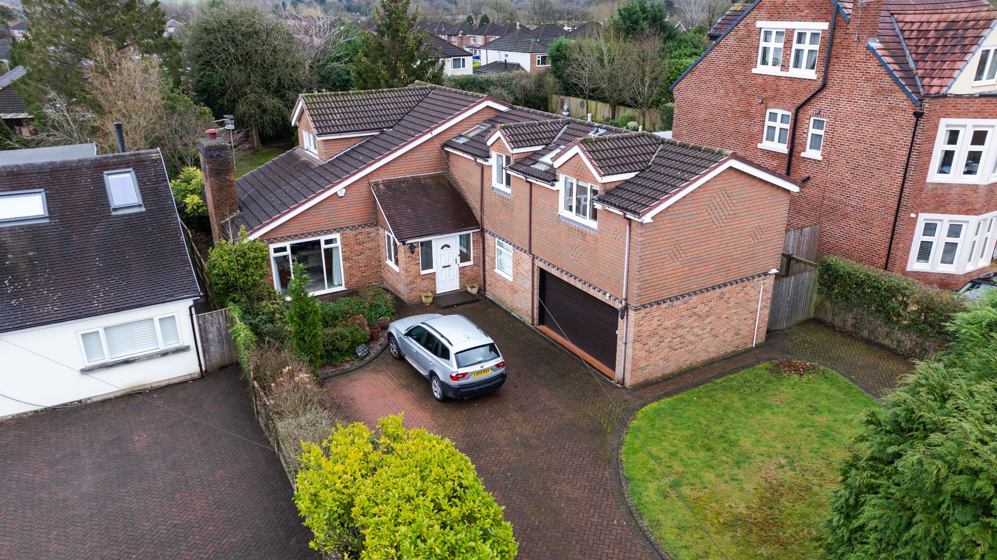 6 bedroom Detached house Under Offer