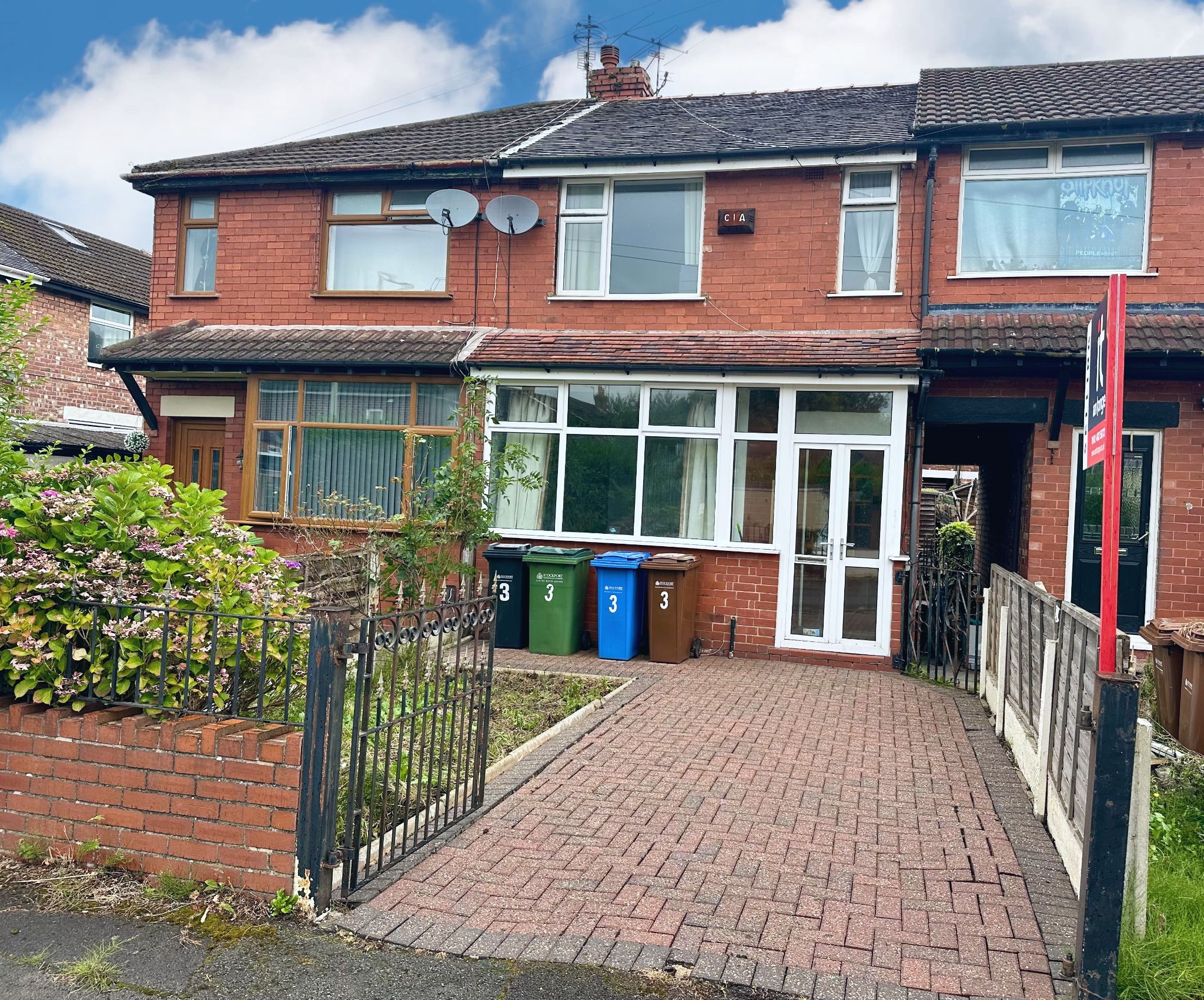 2 bedroom Studio flat Under Offer