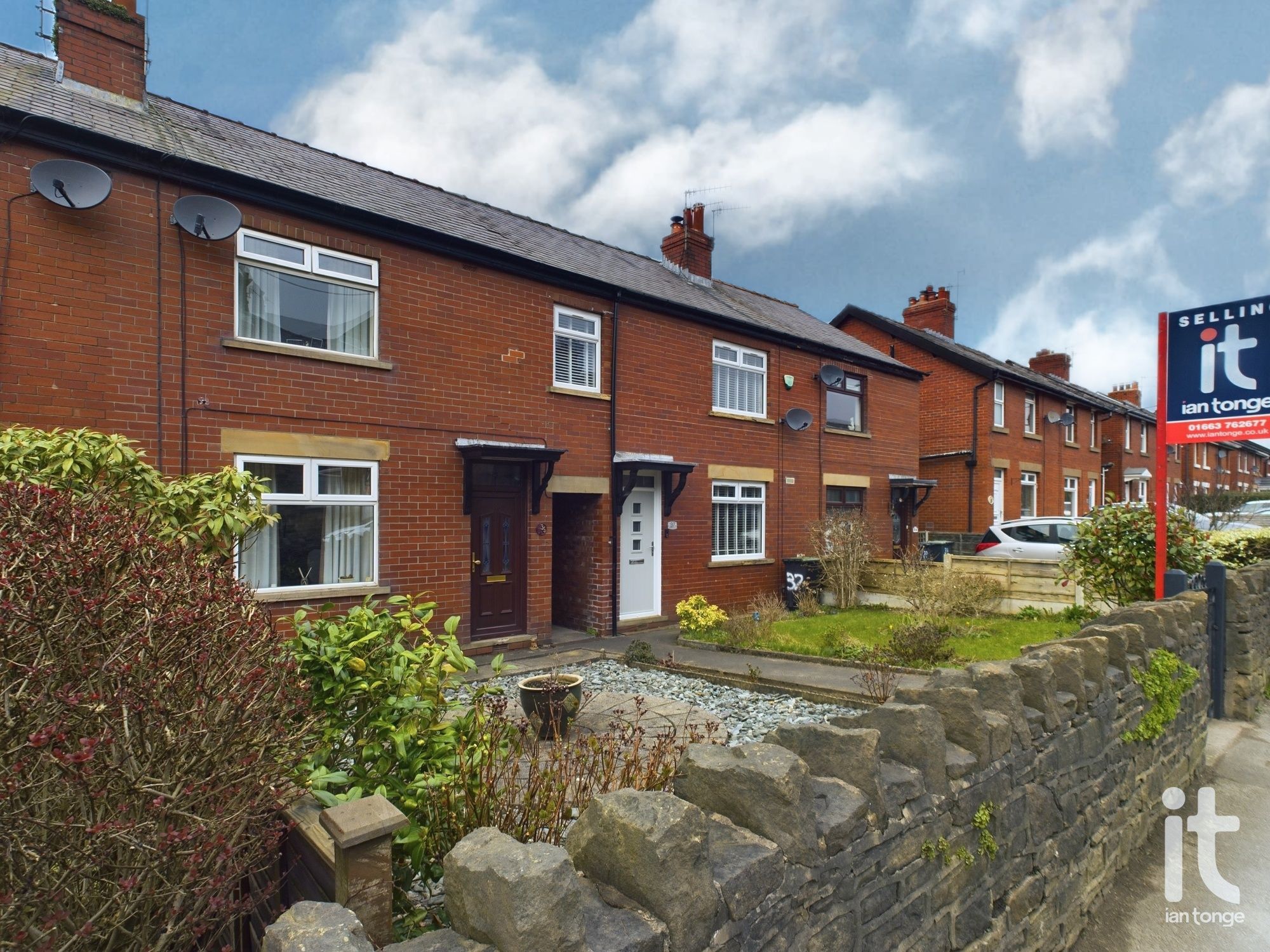 2 bedroom Terraced House Under Offer