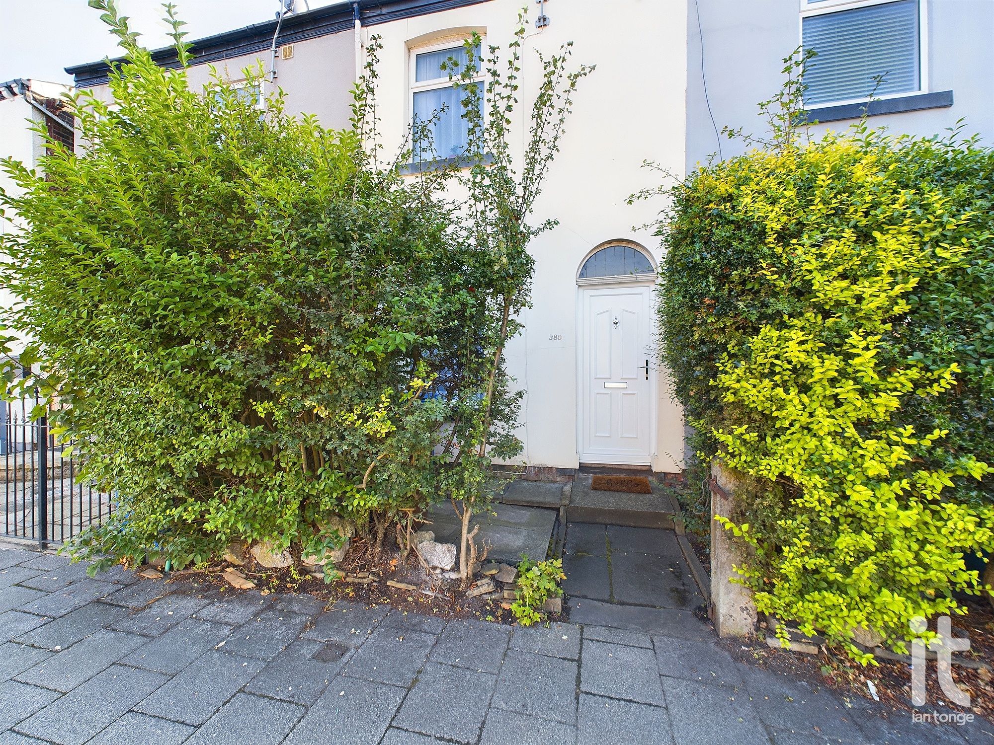 2 bedroom Terraced House Under Offer