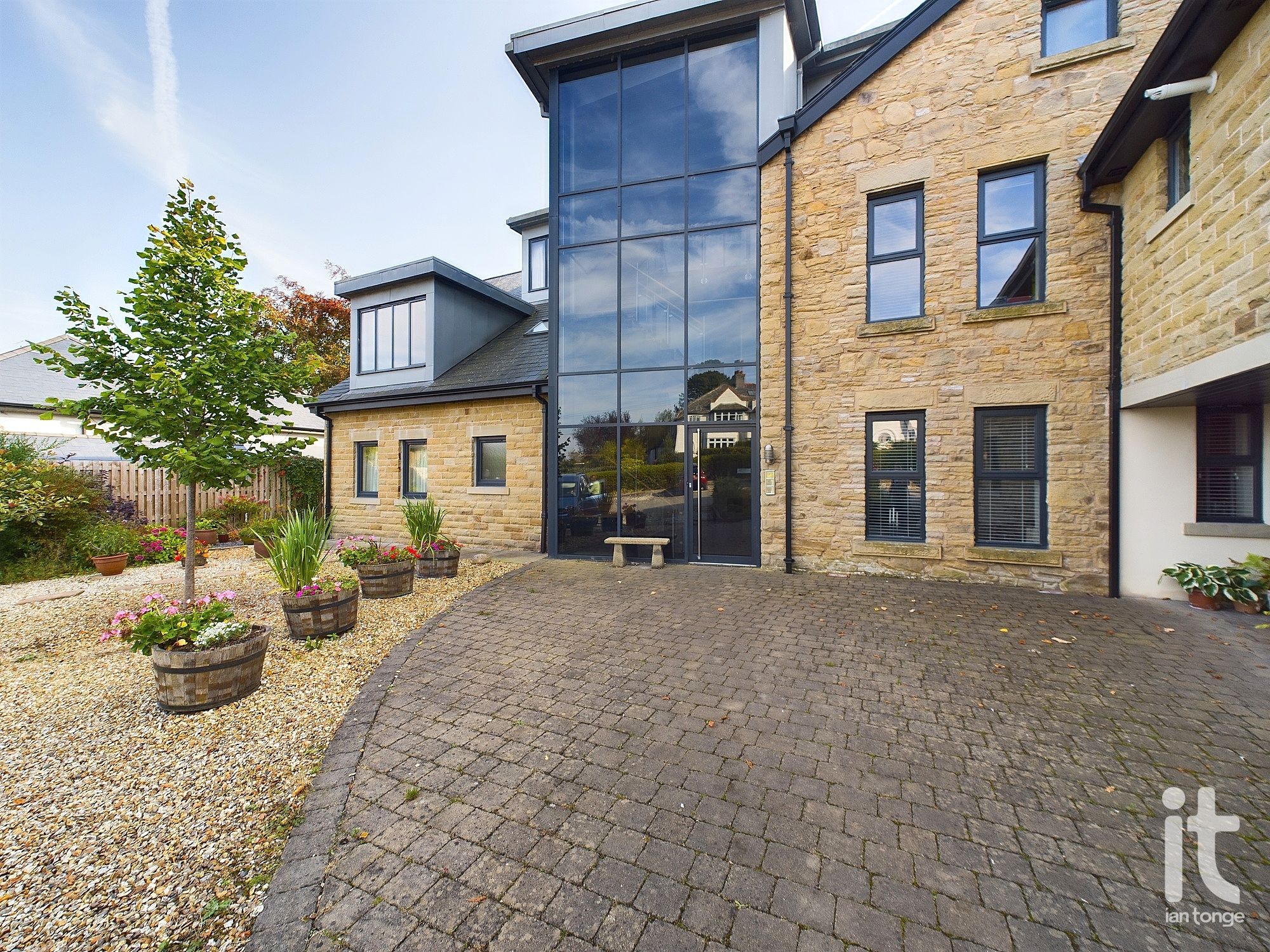 2 bedroom Flat Under Offer