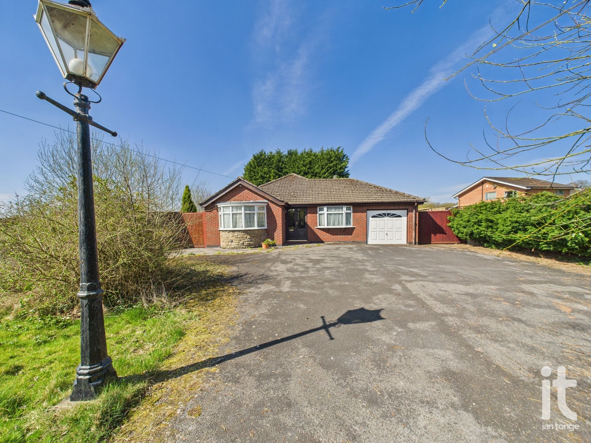 3 bedroom Detached bungalow Under Offer