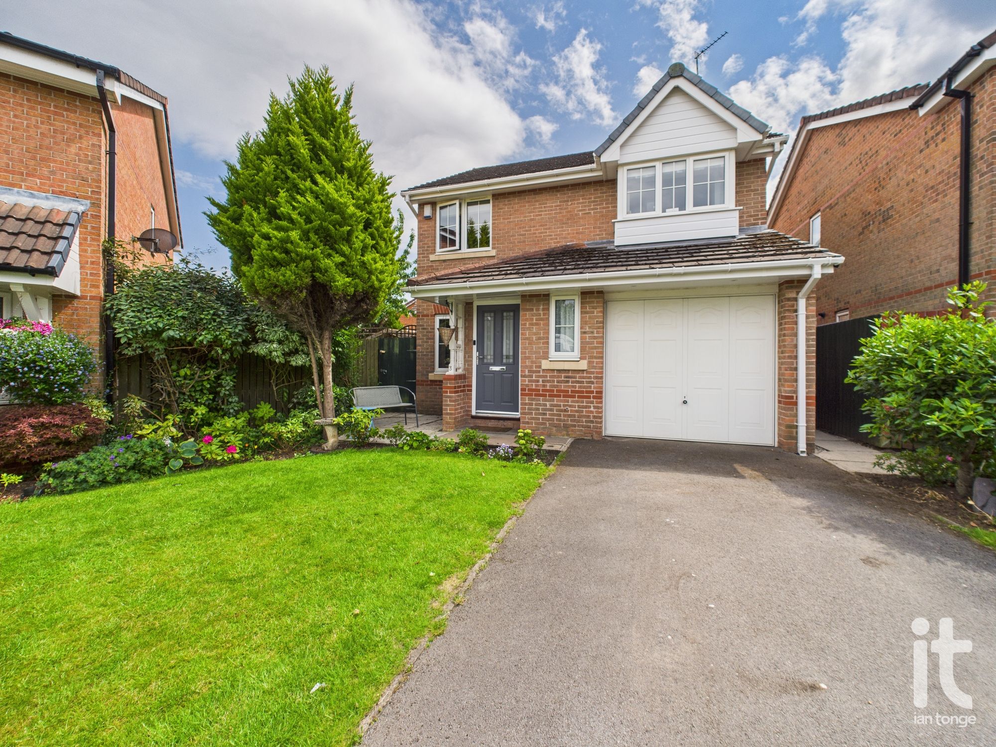 3 bedroom Detached house For Sale