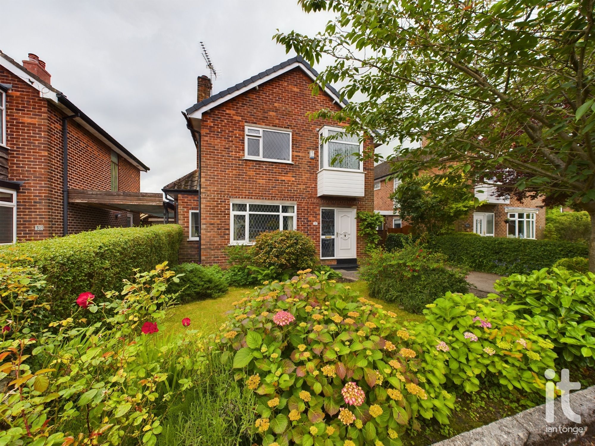 3 bedroom Detached house Under Offer