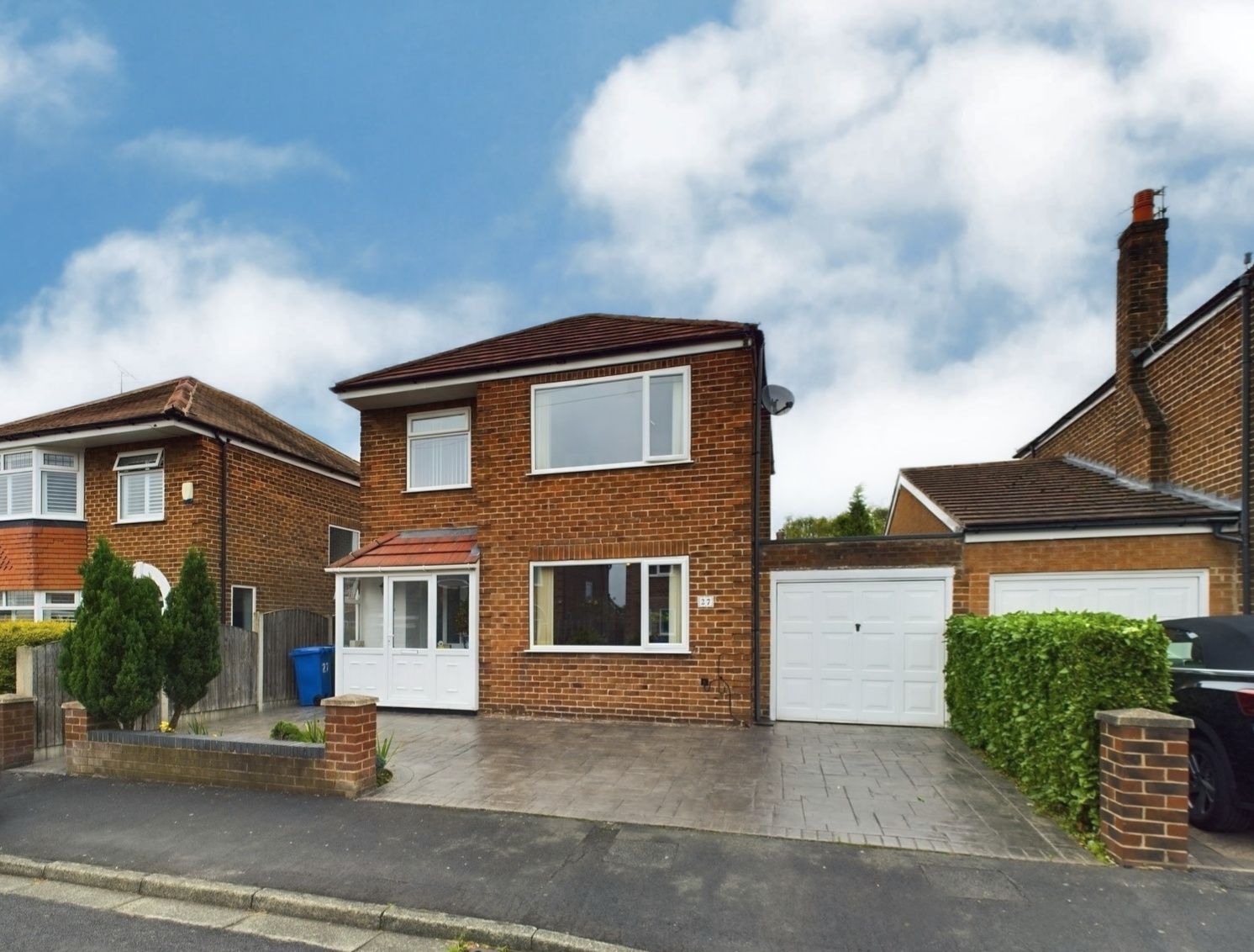 3 bedroom Detached house Under Offer