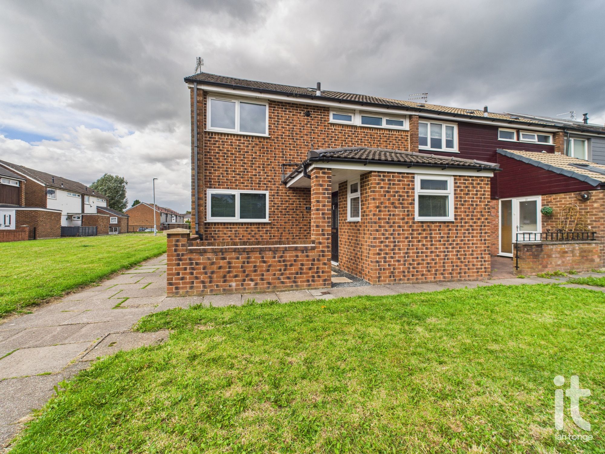 3 bedroom Studio flat Under Offer